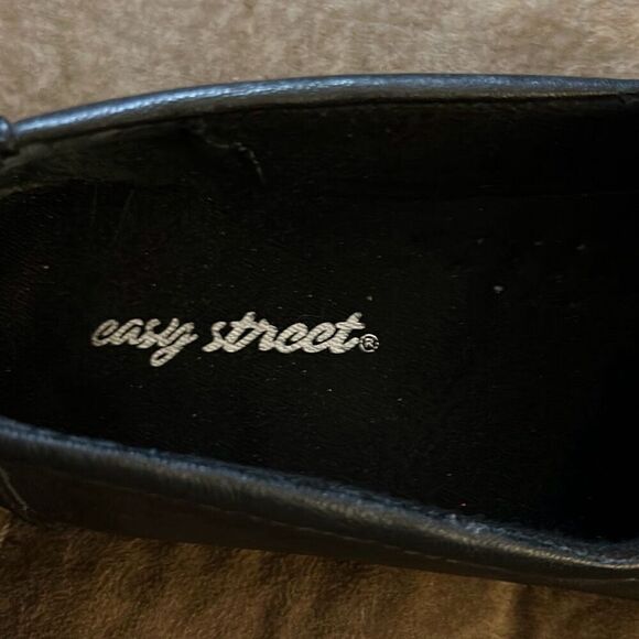 Easy Street Women's Gage Flat. Size 7. Black. EUC - Picture 5 of 10